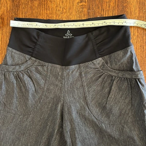 Prana Women's XS Summit Capri Crop Pants Charcoal Gray Space Dye Shirred Pockets - Picture 9 of 16